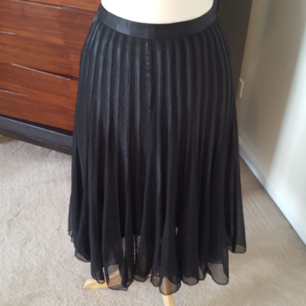 Sandra Darren Black Flowy Dressy Skirt